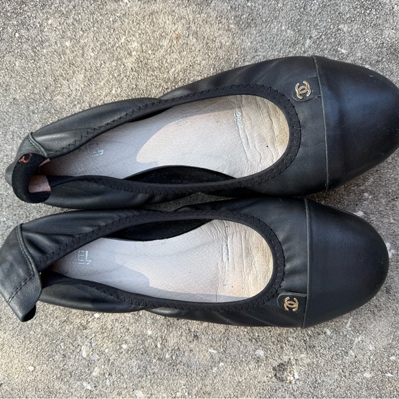 Black Flats Sleek Leather Loafers - Picture 1 of 3